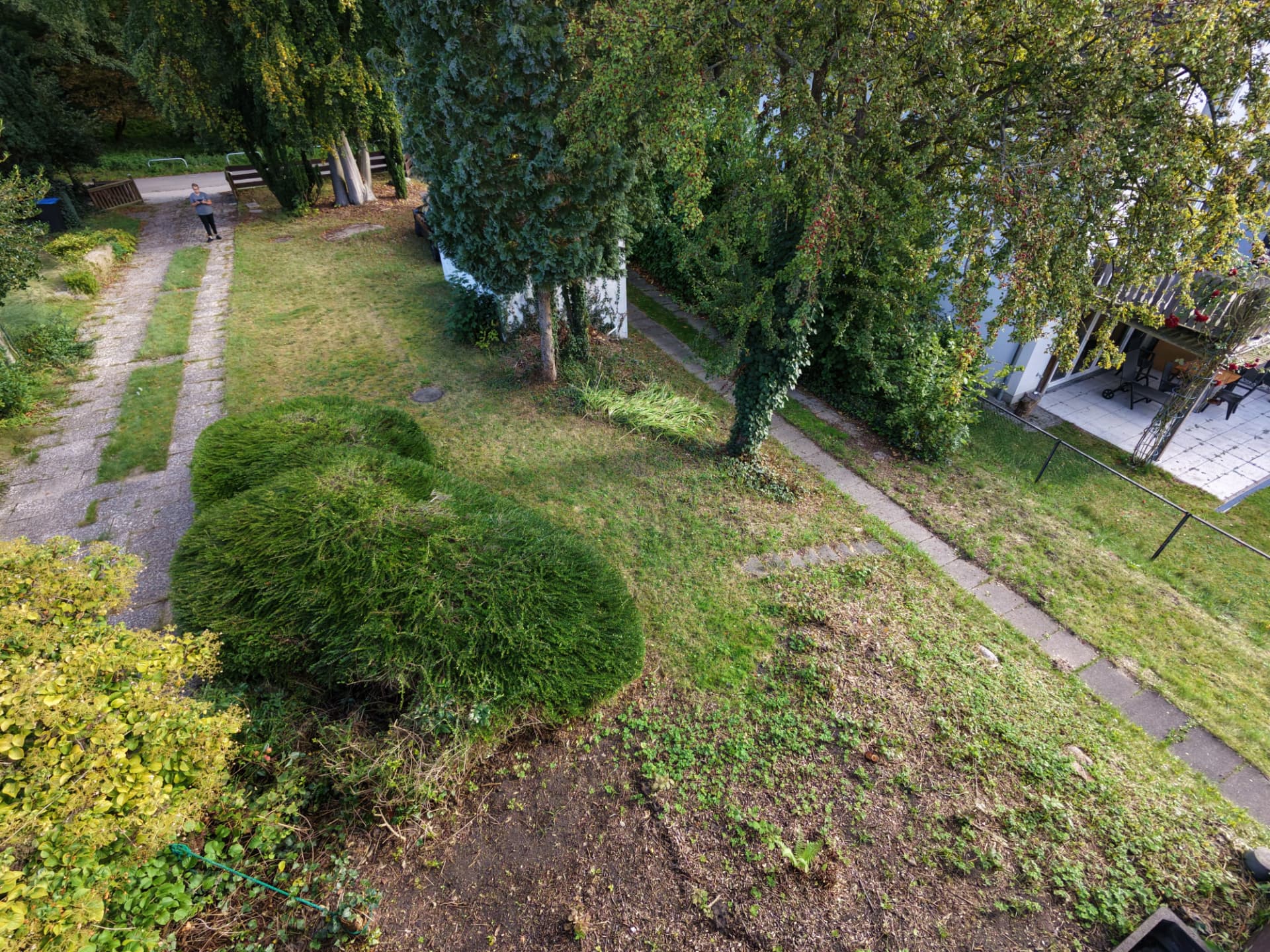 Luftbild des Baugrundstücks in Hamburg-Bergedorf mit Altbestand und Gartenfläche